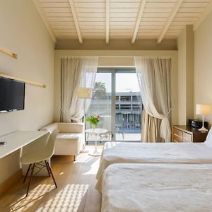 Zimmer mit Kingsize-Bett